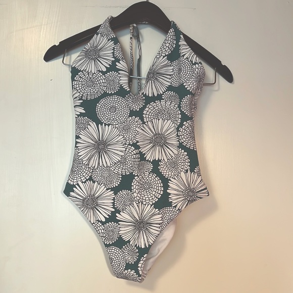 Raisins Swim Raisins Onepiece Bathing Suit Size Medium Smokefree Home Great Condition Poshmark
